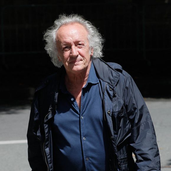 Didier Barbelivien - Arrivées à l'enregistrement de la dernière émission "Vivement Dimanche" en hommage à Eric Charden qui sera diffusée le 26 juin 2022 sur France 2 au studio Gabriel à Paris, France, le 08 juin 2022. © Christophe Clovis / Bestimage