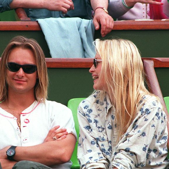 David Hallyday et Estelle Lefébure dans les tribunes de Roland Garros en 1995. (BERTRAND RINDOFF PETROFF / BESTIMAGE).
