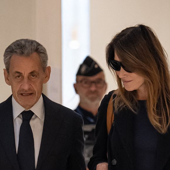 L'ancien président français Nicolas Sarkozy et son épouse Carla Bruni arrivent au tribunal de Paris, France, le 25 septembre 2025. Photo par Aurelien Morissard/Xinhua/ABACAPRESS.COM