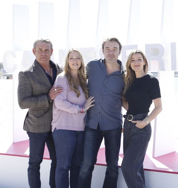 Alors que tout semblait indiquer la fin des "Mystères de l’amour" sur TMC, les fans peuvent souffler. La série culte née de "Hélène et les Garçons" va bel et bien continuer son aventure.

Tom Schacht, Helene Rolles, Laure Guibert et Patrick Puydebat (Les mystères de l'Amour) lors du photocall de 'CanneSeries ' Saison 6 au Palais des Festivals de Cannes