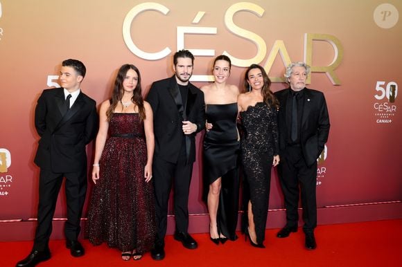 Ils ont aussi posé avec le reste du casting de "L'amour ouf"

Malik Frikah, Mallory Wanecque, François Civil, Adèle Exarchopoulos, Elodie Bouchez, Alain Chabat -  Photocall de la 50ème édition de la cérémonie des César à l'Olympia à Paris, France, le 28 février 2025 © Dominique Jacovides - Olivier Borde / Bestimage