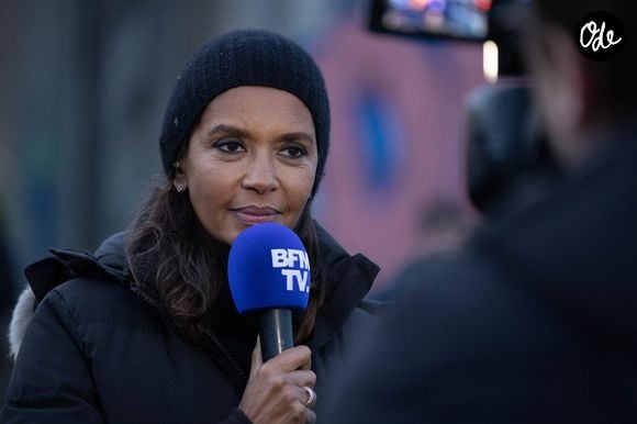 Karine Le Marchand soutient les agriculteurs sur le barrage de l'Autoroute A4 à hauteur de Jossigny en Seine et Marne le 29 Janvier 2024. Comme elle l'avait annoncé la semaine dernière, l'animatrice de l'émission "L'amour est dans le pré", Karine Le Marchand, a amené près de 200 croissants aux agriculteurs sur un barrage sur l'autoroute A4.
© Jeremy Melloul - Pierre Perusseau / Bestimage
