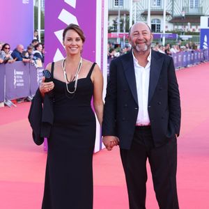 Kad Merad et sa femme Julia Vignali à la première du film "Nouvelle Vague" lors du 51éme Festival du Cinema Américain de Deauville le 12 septembre 2025.

© Denis Guignebourg / Bestimage