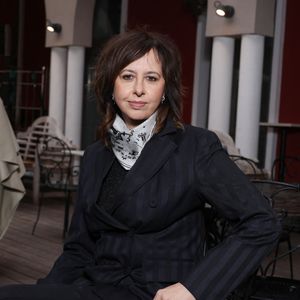 "À mon petit verre de vin rouge. Si on me dit, on supprime complètement le verre de vin rouge. Non, je ne suis pas d'accord".

Exclusif - Rendez-vous avec Valérie Bonneton ("L'affaire Laura Stern") lors du 2ème Festival Creatvty 2025 des séries et créations audiovisuelles à Sète, le 14 novembre 2025.
© Denis Guignebourg / Bestimage