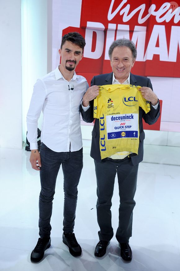 Exclusif - Julian Alaphilippe et Michel Drucker - Enregistrement de l'émission "Vivement Dimanche" présentée par M.Drucker et diffusée le 3 novembre 2019 sur France 2. Le 21 octobre 2019
© Guillaume Gaffiot / Bestimage