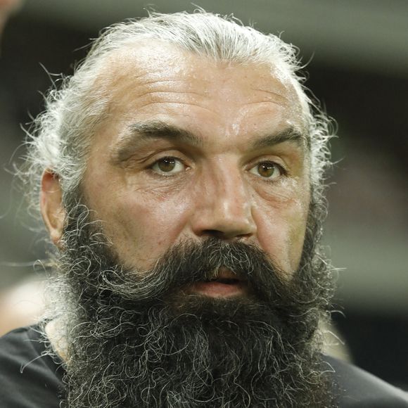 Mais le sportif dit qu'il va très bien

L'ancien rugbyman français Sébastien Chabal lors d'un match de charité pour l'association Un Espoir, Un Sourire Pour La Vie, Nice, France, 26 septembre 2022. Photo by Patrick Aventurier/ABACAPRESS.COM