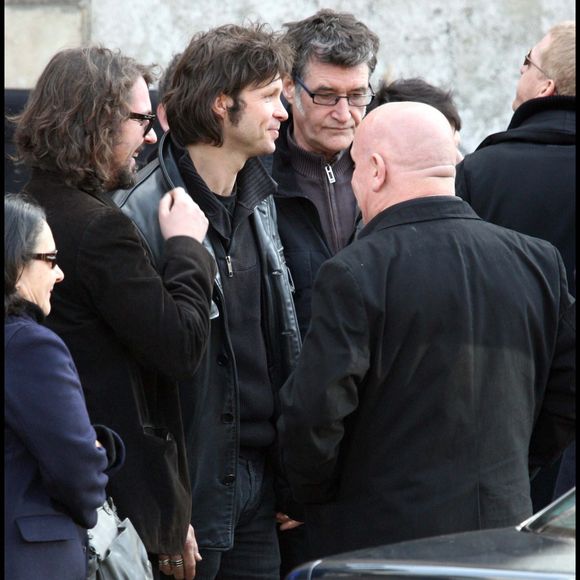 Bertrand Cantat  - Obsèques d'Alain Bashung en l'église Saint Germain des Près.  2009 (Guillaume Gaffiot/Bestimage).