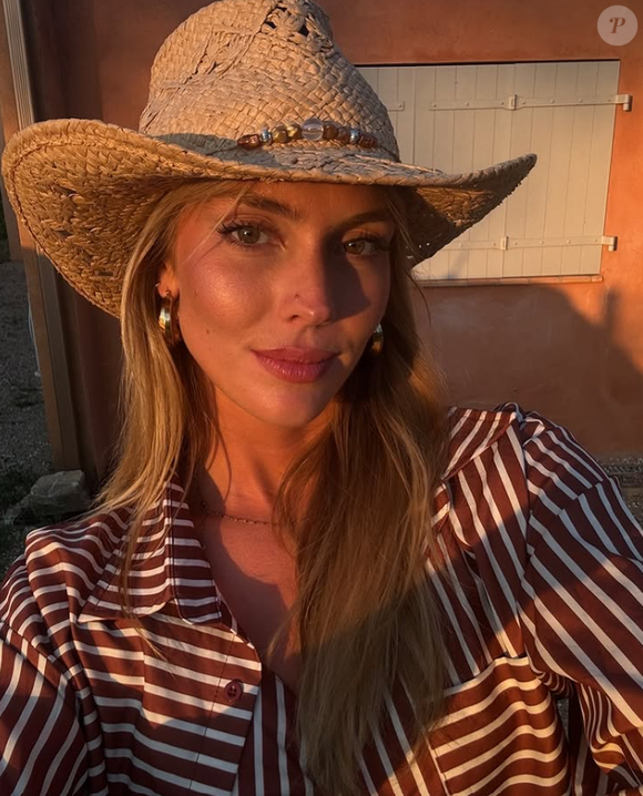 Il y a près de 10 ans, elle a été hospitalisée.

Agathe Cauet, Miss Nord-Pas-De-Calais 2022 en route pour Miss Monde 2025