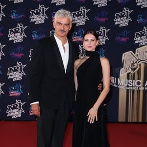 François Vincentelli et Alice Dufour au photocall de la 27ème édition des NRJ Music Awards au palais des Festivals de Cannes, France, le 31 octobre 2025.

© Dominique Jacovides/Bestimage