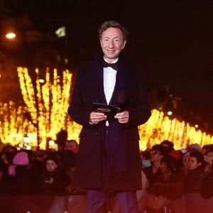 Stéphane Bern lors de l’émission "La grande soirée du 31 décembre de Paris" diffusée sur France 2 sur les Champs-Elysées à Paris, France, le 31 décembre 2024.  © Clovis-Tribeca/Bestimage