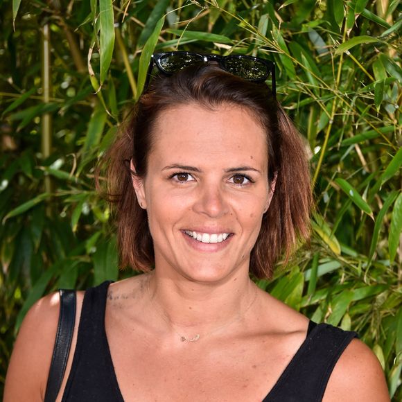 Laure Manaudou pose au village lors de la finale hommes de Roland Garros à Paris, France. Photo par Nicolas Gouhier/ABACAPRESS.COM