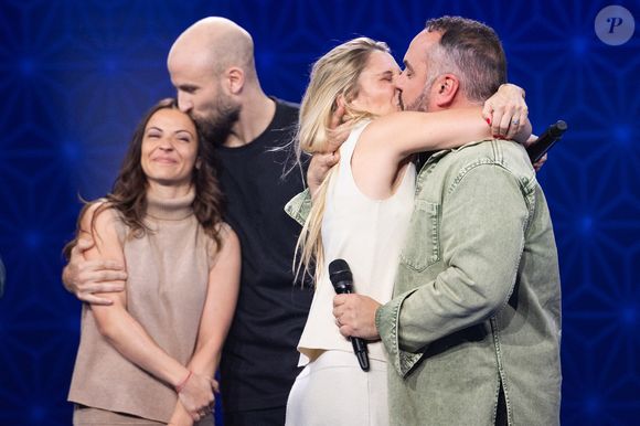 Exclusif - Anaïs Tihay, Francois Alu, Denitsa Ikonomova, François-Xavier Demaison pour les surprises de J.PCastaldi, C.Lara et F.X.Demaison lors de l'enregistrement de l'émission "La Boîte à secrets", présentée par F.Bollaert et diffusée le 9 janvier 2026 sur France 3, dans les studios du Lendit à Saint-Denis, France, le 2 décembre 2025. © Cyril Moreau/Bestimage