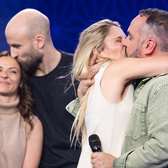 Exclusif - Anaïs Tihay, Francois Alu, Denitsa Ikonomova, François-Xavier Demaison pour les surprises de J.PCastaldi, C.Lara et F.X.Demaison lors de l'enregistrement de l'émission "La Boîte à secrets", présentée par F.Bollaert et diffusée le 9 janvier 2026 sur France 3, dans les studios du Lendit à Saint-Denis, France, le 2 décembre 2025. © Cyril Moreau/Bestimage