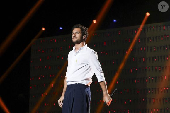 Il s'agissait d'un concert gratuit dans le cadre de son "C tour", sa tournée pour promouvoir son nouvel album. Amir Haddad lors d'une cérémonie organisée par le Conseil des institutions juives de France (CRIF) en hommage aux victimes des attentats du Hamas du 7 octobre 2023 contre Israël, à l'occasion du premier anniversaire de l'événement, à Paris, le 7 octobre 2024. © Jack Tribeca / Bestimage