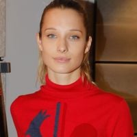 Ilona Smet maman de deux garçons, la fille de David Hallyday s’offre des vacances en famille à la montagne