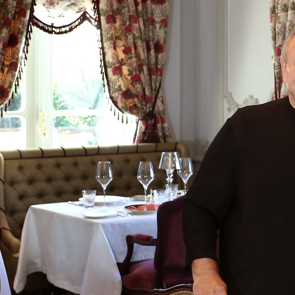 Par son propriétaire, l'hommes d'affaires Bernard Magrez qui possède plusieurs vignobles.

Le grand chef Français Joël Robuchon pose en Novembre 2014 le jour de l'ouverture de son palace cinq étoiles, l'hôtel et le restaurant "La grande maison" dans le centre ville de Bordeaux. Des la première année d'ouverture le restaurant du chef a obtenu le 1 Fevrier 2016 deux étoiles au guide Michelin et le titre de meilleur restaurant d'Europe dans la categorie luxe. © Patrick Bernard-Quentin Salinier/ Bestimage