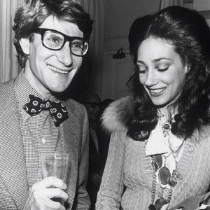 Le couturier français Yves Saint Laurent avec Marisa Berenson en 1976. Photo par DPA/ABACAPRESS.COM