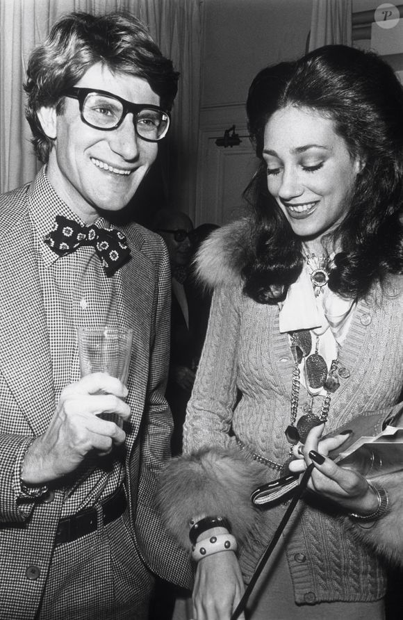 Le couturier français Yves Saint Laurent avec Marisa Berenson en 1976. Photo par DPA/ABACAPRESS.COM