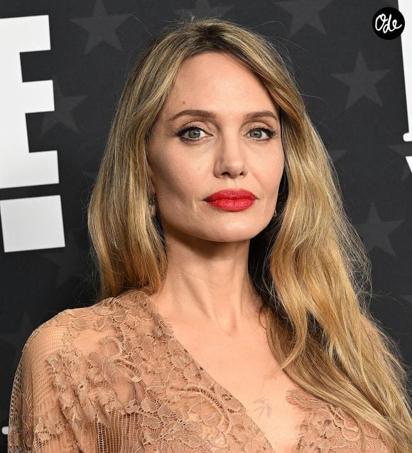 Angelina Jolie au photocall de la 30ème édition des Critics Choice Awards au Barker Hangar à Santa Monica le 7 février 2025.
Crédit : Broadimage / Bestimage