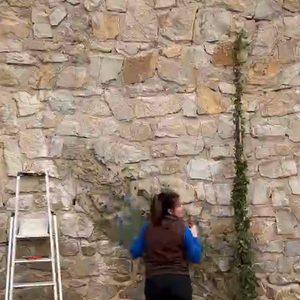 Karine Le Marchand dévoile de nouvelles images de sa superbe maison dans le Sud.