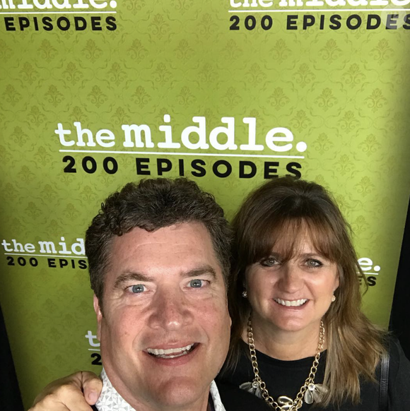 Pat Finn était également connu pour son rôle culte dans la série "The Middle", où il incarnait le voisin sympathique de la famille Heck.

Capture d'écran Instagram de Pat Finn.