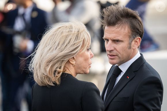Ce deuil survient juste avant la visite d’État prévue du 8 au 10 juillet, aux côtés d’Emmanuel Macron.


Info - Décès de Anne-Marie Trogneux, soeur de Brigitte Macron à l’âge de 93 ans - Emmanuel Macron, president de la Republique avec son epouse Brigitte, lors de la ceremonie du 80eme anniversaire de la victoire du 8 mai 1945, a l Arc de triomphe le 8 mai 2025. © Eric Tschaen/Poo/Bestimage.