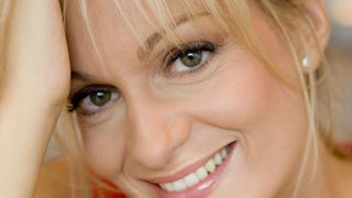 Deux fois par semaine, Audrey Crespo-Mara se livre à une activité dans un lieu très célèbre à Paris : "Un moment vital de nettoyage..."