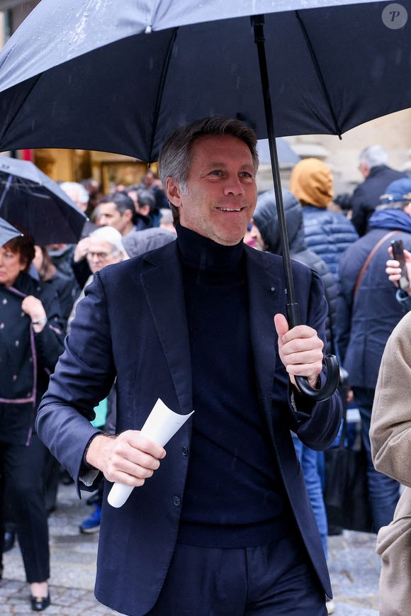 Et ce n'est pas le seul changement opéré dans la vie du prince ! 

Le prince Emmanuel Philibert de Savoie - Sorties des obsèques de l'ancien ministre de la Culture Frédéric Mitterrand en l'Église Saint-Thomas d'Aquin à Paris. Le 26 mars 2024
© Moreau-Jacovides / Bestimage