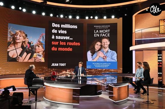 Laurent Delahousse reçoit Romain et Marion Grosjean, Angèle et Jean Todt sur le plateau de « 20h30 Le Dimanche » sur France 2, le 12 décembre 2021. 
© DPPI / Panoramic / Bestimage