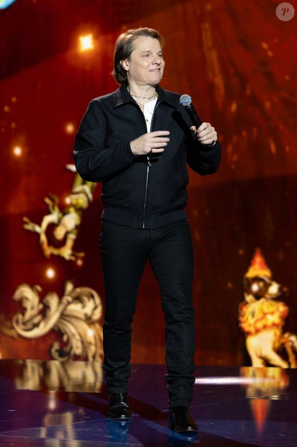 Exclusif - Benabar pour les surprises de l'enregistrement de l'émission "La Boîte à secrets", présentée par F.Bollaert et diffusée le 16 janvier 2026 sur France 3, dans les studios du Lendit à Saint-Denis, France, le 16 décembre 2025. © Cyril Moreau/Bestimage