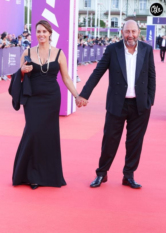 Kad Merad et sa femme Julia Vignali à la première du film "Nouvelle Vague" lors du 51éme Festival du Cinema Américain de Deauville le 12 septembre 2025. © Denis Guignebourg / Bestimage