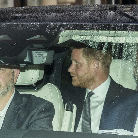 Le prince Harry quitte Clarence House, à Londres, Royaume-Uni, le 10 septembre 2025. Buckingham Palace a confirmé que le roi avait pris un thé privé avec son fils, le duc de Sussex, lors d'une visite de la résidence royale qui a duré environ 50 minutes. © The Sun/News Licensing/ABACA