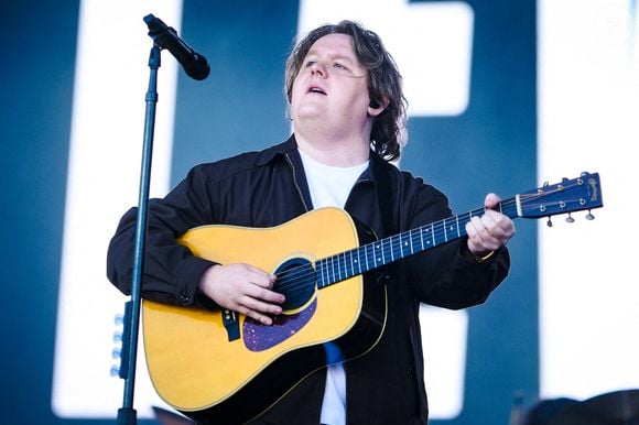 Lewis Capaldi se produit sur la scène Pyramid lors du festival de Glastonbury 2025 à Worthy Farm, Pilton, Royaume-Uni, le 27 juin 2025. Photo par Julie Edwards/Avalon/ABACAPRESS.COM