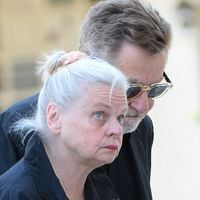 Isabelle Nanty réapparaît pour dire au revoir à son amie Guesch Patti au Père-Lachaise