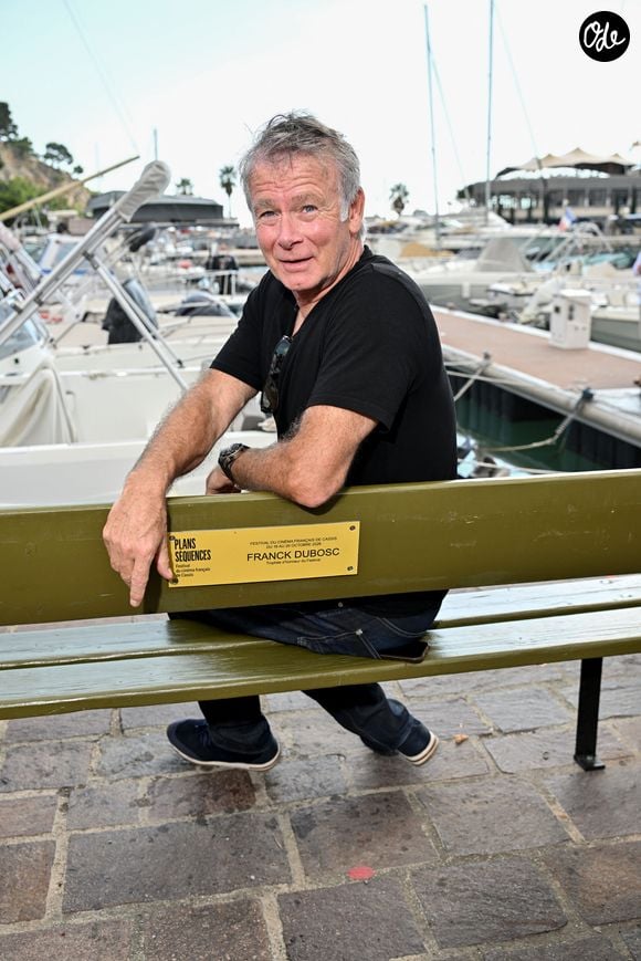 Il demande à quiconque les aurait vus ou trouvés de le contacter.

Franck Dubosc inaugure son banc dans le cadre du "1er Festival du Film Français - Plans séquences" de Cassis, le 17 octobre 2026. 
© Bebert / Bestimage