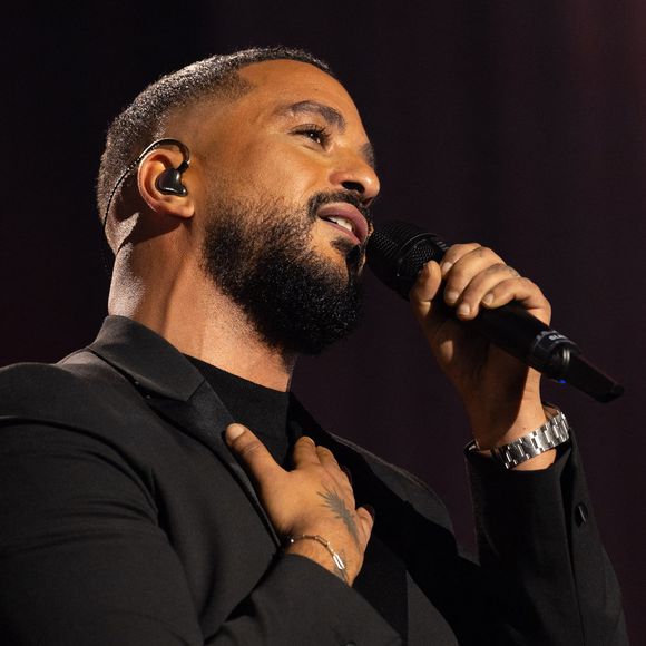 Slimane - Concert de Lara Fabian à l'Accor Arena à Paris le 7 décembre 2025. 35 ans de carrière, 30 ans à performer sur les plus grandes scènes du monde et plus 25 millions d'albums vendus : hier soir, c'était le 1er Accor Aréna de Lara Fabian !© Julien Sarkissian/Bestimage