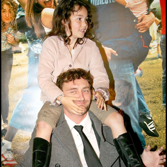 La jeune actrice avait 12 ans au moment du tournage du film avec Jean-Paul Rouve

Archive - Jean-Paul Rouve et Ilona Bachelier à l'avant-première de Nos Jours Heureux, au cinéma UGC Normandy. Guillaume Gaffiot/Bestimage