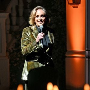 "J'ai pris une décision, que la chose la plus importante que je pouvais faire pour mes enfants était de toujours les voir quand ils arrivaient dans une pièce."
Exclusif - Sharon Stone - Dîner de charité "Knights of Charity" au Château de la Croix des Gardes à Cannes le 20 mai 2026. © Bruno Bebert / Bestimage