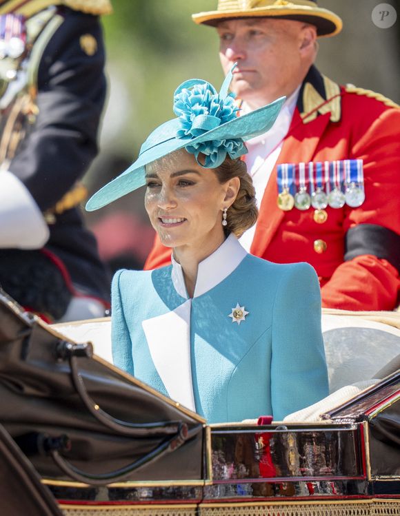 Catherine (Kate) Middleton, princesse de Galles, - Les membres de la famille royale britannique arrivent à Buckingham Palace pour la cérémonie Trooping the Colour à Londres, le 14 juin 2025. Affecté par le crash du Boeing 787 Dreamliner à Ahmedabad du 12 juin, le souverain et les officiels porteront un brassard noir en hommage aux plus de 270 victimes. Bon nombre d'elles étaient des ressortissants britanniques.
© Goff Inf / Bestimage