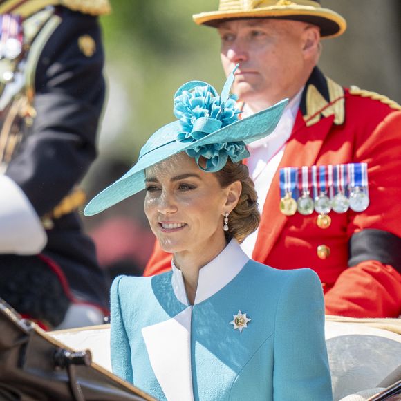 Catherine (Kate) Middleton, princesse de Galles, - Les membres de la famille royale britannique arrivent à Buckingham Palace pour la cérémonie Trooping the Colour à Londres, le 14 juin 2025. Affecté par le crash du Boeing 787 Dreamliner à Ahmedabad du 12 juin, le souverain et les officiels porteront un brassard noir en hommage aux plus de 270 victimes. Bon nombre d'elles étaient des ressortissants britanniques.
© Goff Inf / Bestimage