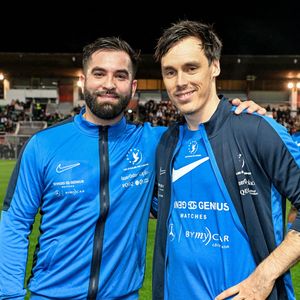 Kendji Girac et Louis Ducruet durant la première édition du « match des légendes » opposant l'équipe des Légendes, les anciens de Cannes, à l'équipe des Etoiles avec pour capitaine Didier Deschamps, au stade Pierre de Coubertin à Cannes, le 30 octobre 2025. Les Légendes cannoises, coachées par Luis Fernandez et supportées par Zinedine Zidane qui portait les couleurs cannoises, mais qui n'a pas joué, ont remporté le match 3 à 2. Tous les bénéfices de la soirée seront reversés aux associations les Etoiles de l'Espoir, à l'association Adrien et à l'association Clin d'Oeil, qui oeuvrent pour les plus démunis et la jeunesse. © Bruno Bebert / Dominique Jacovides / Bestimage