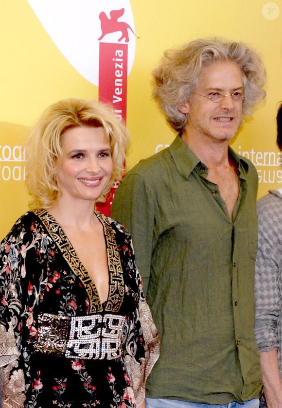 L'actrice française Juliette Binoche et le réalisateur Santiago Amigorena, posent pendant le photocall de leur nouveau film 'Quelques Jours en Septembre' lors de la 63ème édition de la Mostra de Venise à Venise, Italie, le 1er septembre 2006. Photo Nicolas Khayat/ABACAPRESS.COM