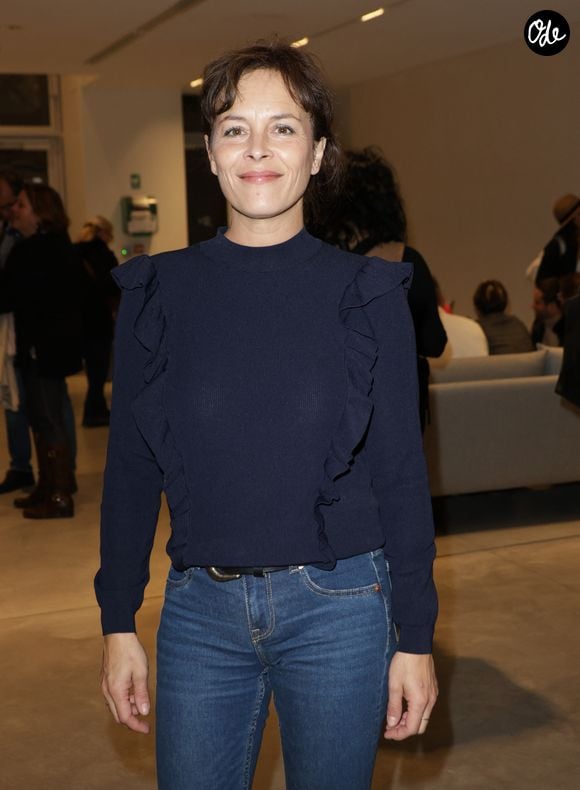Fille d'un restaurateur, Armelle Deutsch connaissait déjà bien cet univers puisqu'elle travaillait dans la restauration dès l'âge de 14 ans pour financer ses études de théâtre.

Armelle Deutsch - Avant-première du documentaire "Témoins" au cinéma Pathé Palace à Paris le 14 octobre 2024. © Coadic Guirec / Bestimage