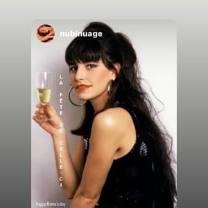 Nubia a choisi une image de leur mère en robe noire et vert champagne, avec la légende “La fête de celle-ci”.
Capture d'écran de la story de Lio dimanche 25 mai 2025.
