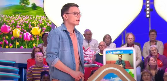 "Je vais prendre le temps de réfléchir, essayer de faire les choses bien et de faire plaisir autour de moi avec tout ça", a souligné le Vendéen. "Et puis prendre le temps de la réflexion, une fois que le moment sera arrivé".

Emilien sur le plateau de "12 Coups de midi" (TF1) - 2025 - Capture d'écran YouTube - Les 12 Coups de midi.