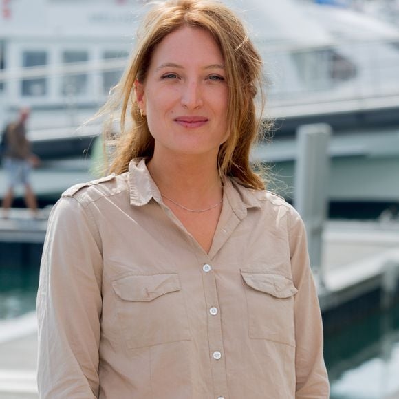 Julia Piaton (fille de Charlotte de Turckheim) - Photocall de "le secret d'Elise" dans le cadre du 17ème festival de fiction TV de La Rochelle sur le Vieux Port à La Rochelle le 11 septembre 2015. © Christophe Clovis / Bestimage