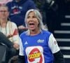 Et la chanteuse ne s’est pas arrêtée là puisqu’elle a également fait installer une immense piscine intérieure. De quoi avoir largement de quoi se détendre après une longue journée.


Zazie - Match de futsal lors de la nouvelle édition du Foot-Concert organisé par le Réseau A.Ma.N.D./Huntington Avenir à la LDLC Arena à Lyon le 11 Novembre 2024. © Dominique Jacovides/Bestimage