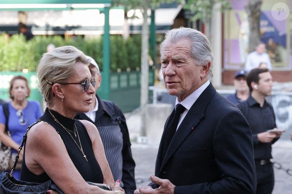 Sophie Davant et William Leymergie assistent aux obsèques de Philippe Labro à l'église Saint Germain des Prés à Paris, France, le 13 juin 2025. Philippe Labro, journaliste, auteur, réalisateur et compositeur prolifique, est décédé à l'âge de 88 ans des suites d'un cancer le 4 juin. Photo by Nasser Berzane/ABACAPRESS.COM