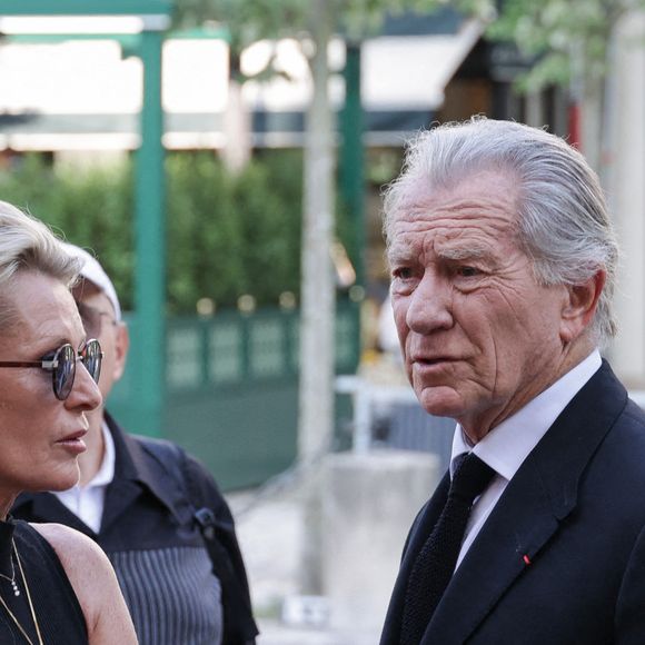 Sophie Davant et William Leymergie assistent aux obsèques de Philippe Labro à l'église Saint Germain des Prés à Paris, France, le 13 juin 2025. Philippe Labro, journaliste, auteur, réalisateur et compositeur prolifique, est décédé à l'âge de 88 ans des suites d'un cancer le 4 juin. Photo by Nasser Berzane/ABACAPRESS.COM