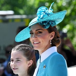 La princesse Charlotte de Galles, Catherine (Kate) Middleton, princesse de Galles, - Les membres de la famille royale britannique arrivent à Buckingham Palace pour la cérémonie Trooping the Colour à Londres, le 14 juin 2025. Affecté par le crash du Boeing 787 Dreamliner à Ahmedabad du 12 juin, le souverain et les officiels porteront un brassard noir en hommage aux plus de 270 victimes. Bon nombre d'elles étaient des ressortissants britanniques.
© Goff Inf / Bestimage